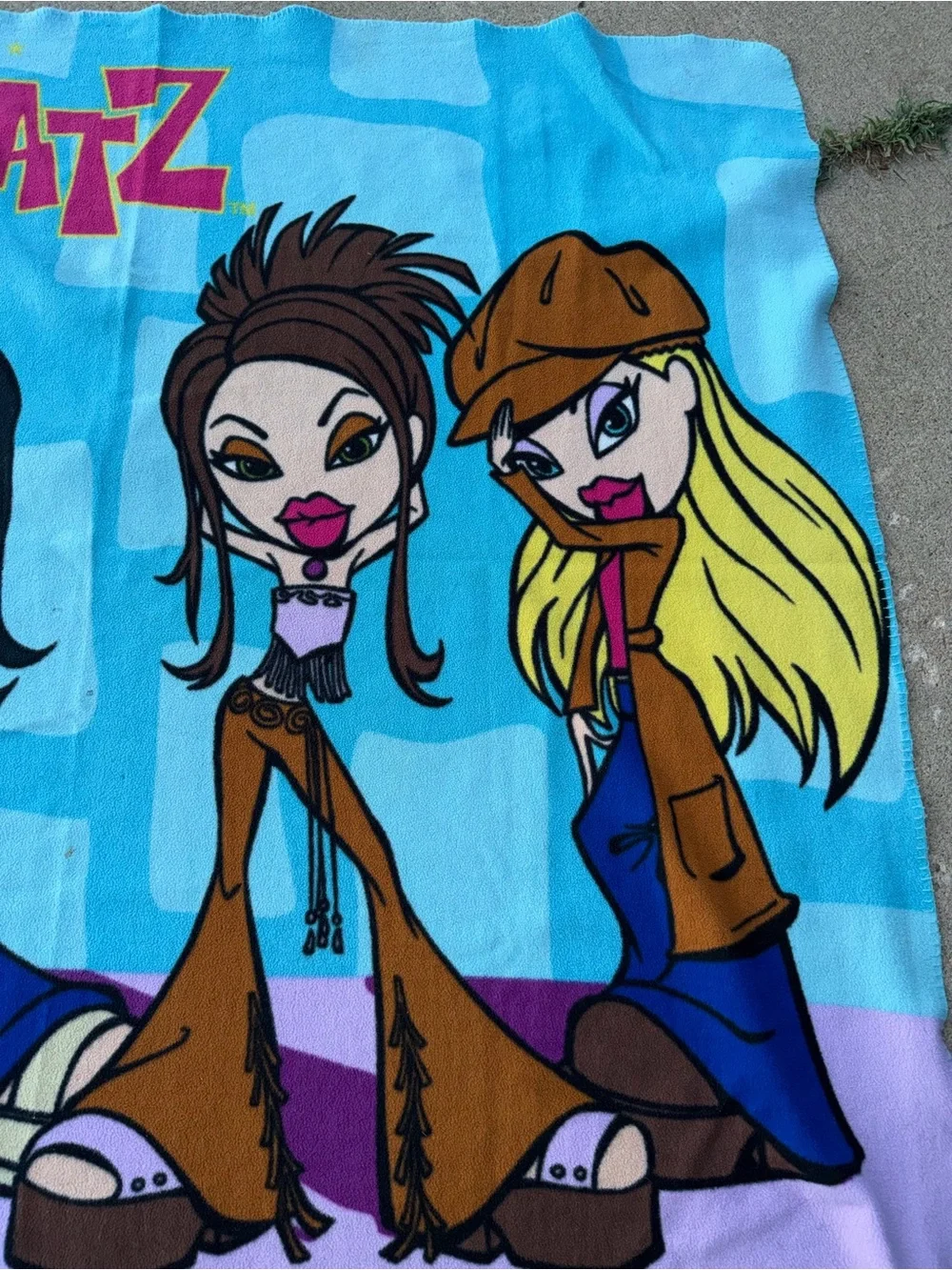 2003 Y2K vintage BRATZ fashion dolls Graphic light weight fleece blanket throw